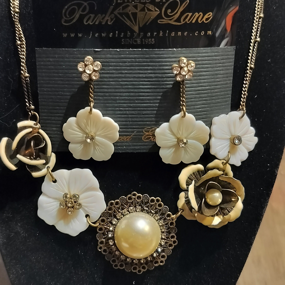 Park Lane Gold and Cream Floral Necklace Set